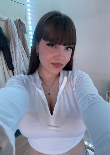 Chloé OnlyFans jóvenes 4
